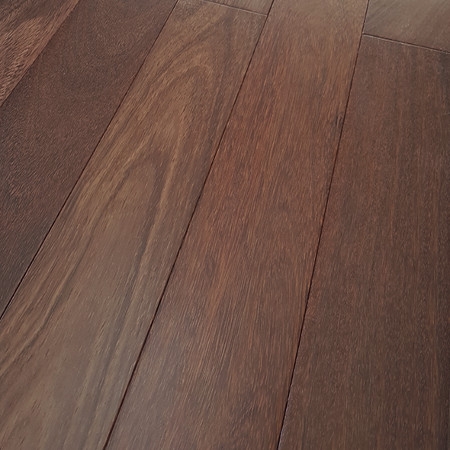 SUCUPIRA Holz