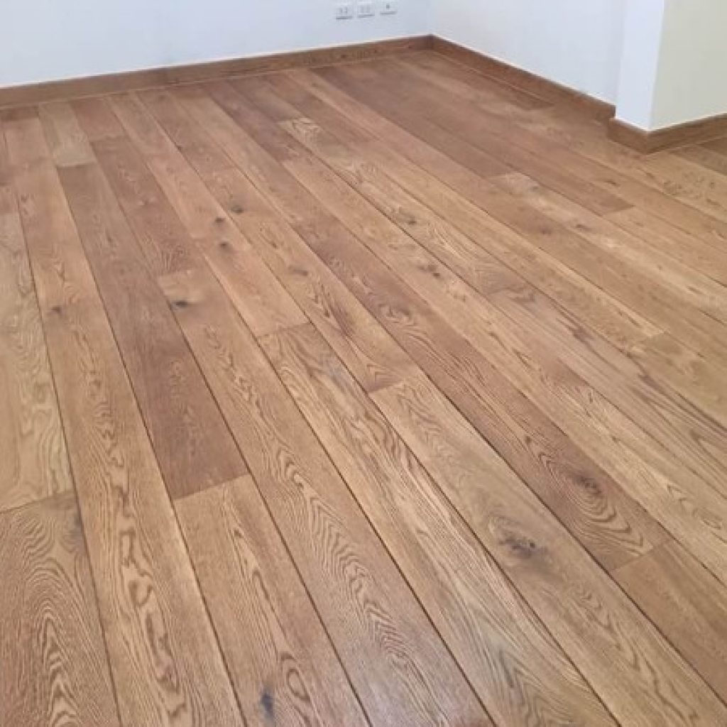 Teakfarbene Eichendielen